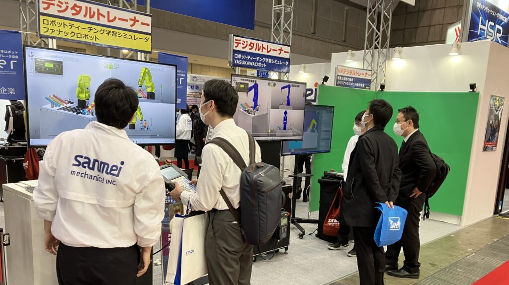 展示会でのデジタルトレーナー体験の様子(ロボット操作・ティーチングの実演デモ)